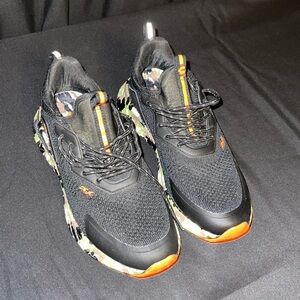 CHARLY New $50 Youth Kids Sz 5 Black Camo Vigorate Jr Lace Up Sneakers Gym Shoes